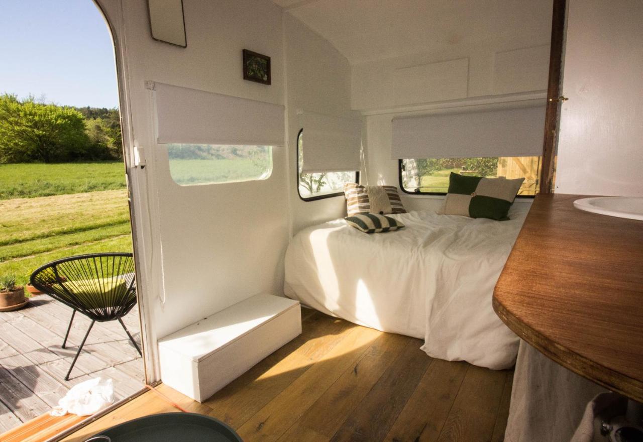 Ma caravane dans les collines Villeneuve-la-Comptal Extérieur photo